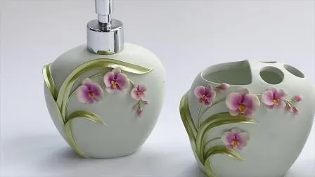 Набор аксессуаров для ванной комнаты из 4 предметов из полирезина